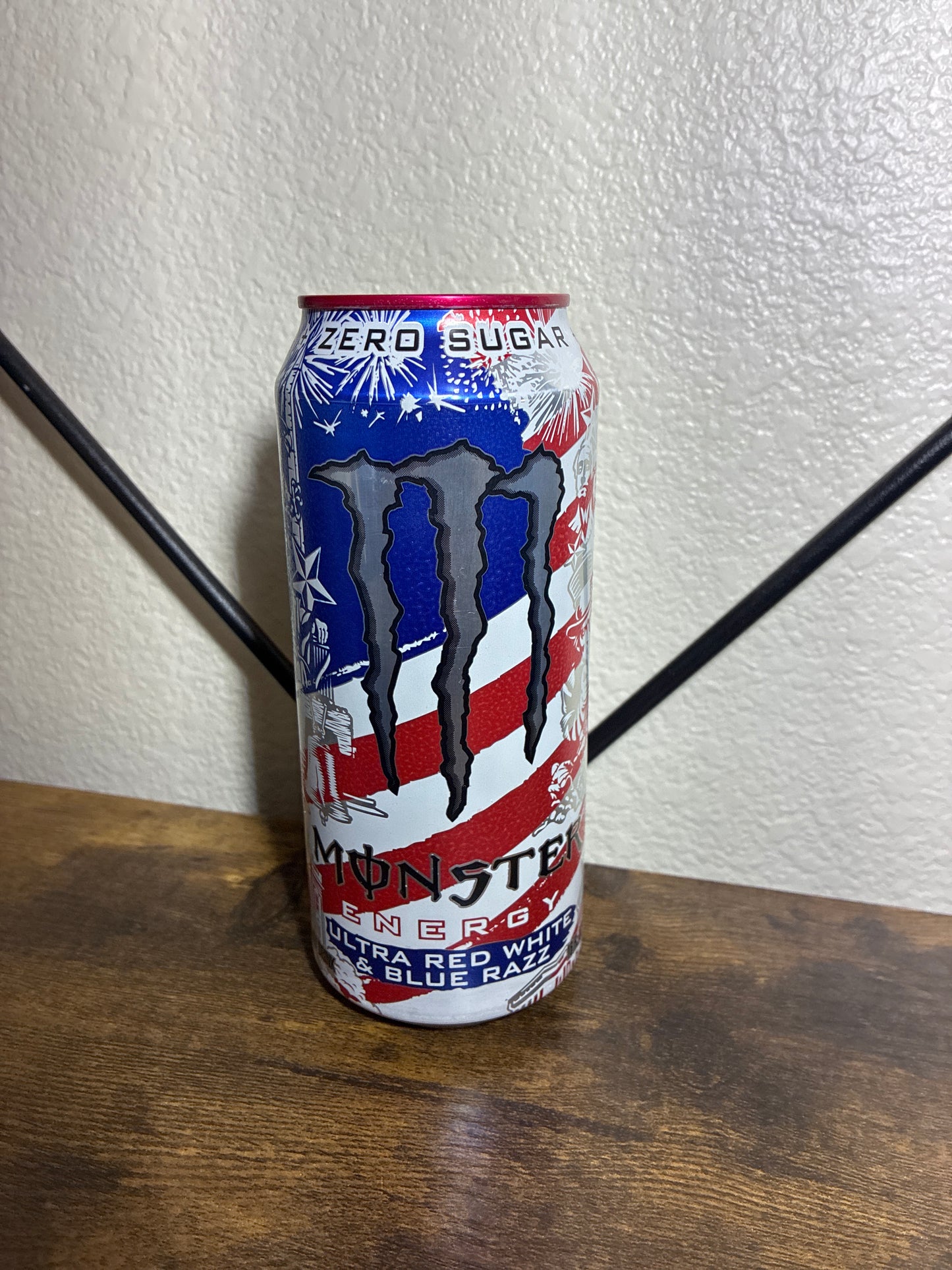 Monster Ultra Ted white & Blue Razz Candle